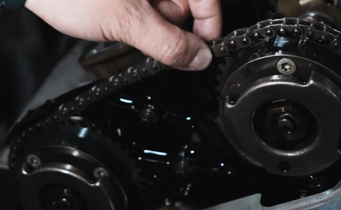 BMW N20 motorraren denboraren katea da, aldizka ordezkatzeko beharra duena,
